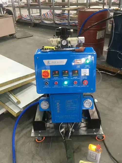 為什么聚氨酯噴涂材料適合外墻保溫?(圖1) 聚氨酯噴涂材料施工設備