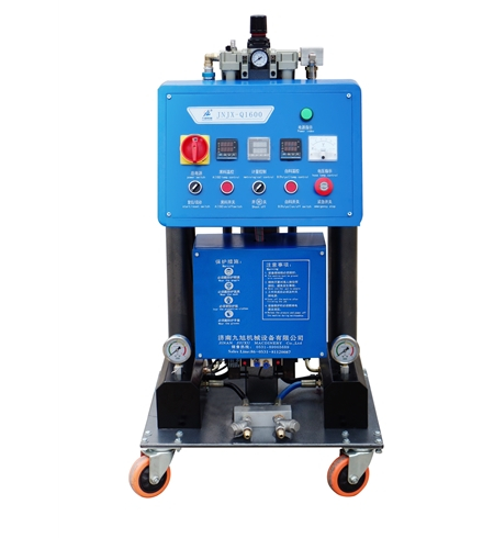 管道保溫的聚氨酯瓦殼用什么設備?(圖1) Q1600瓦殼聚氨酯發泡設備